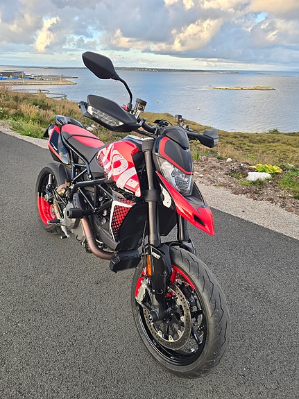 Ducati Hypermotard 950 RVE 5 of 9