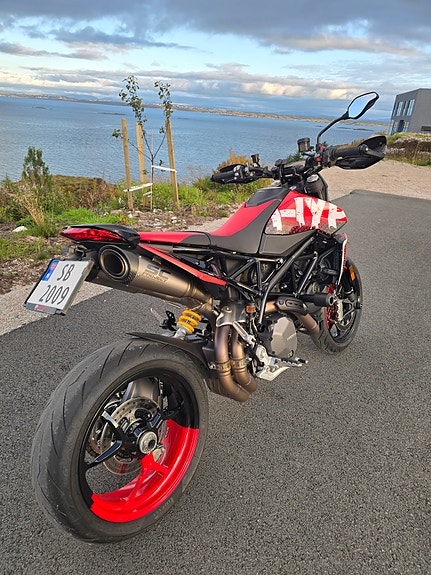 Ducati Hypermotard 950 RVE 2 of 9