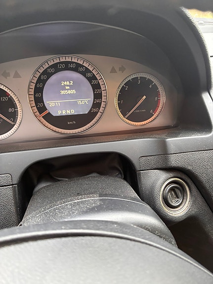 Mercedes-Benz C320 8 of 13