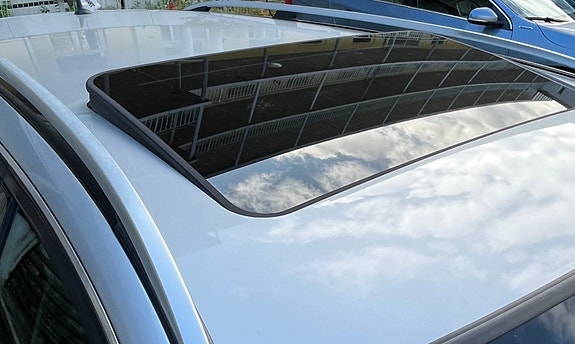 Mercedes-Benz C320 5 of 13