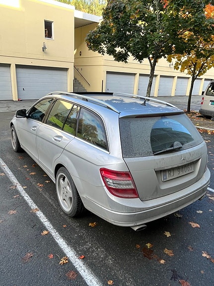 Mercedes-Benz C320 7 of 13