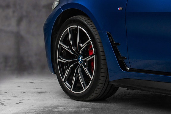 BMW i4 9 of 30