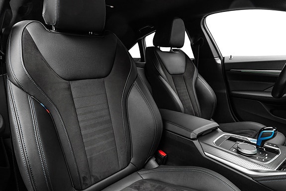 BMW i4 28 of 30