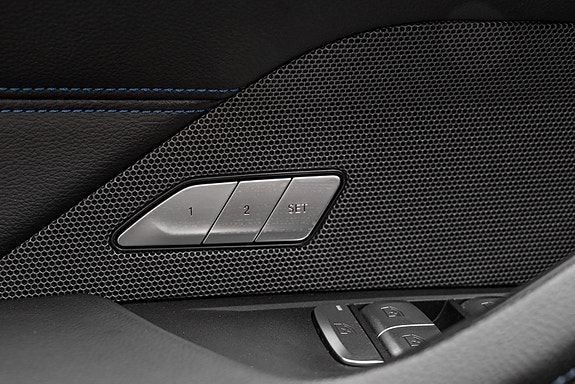 BMW i4 13 of 30