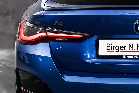 BMW i4 7 of 30