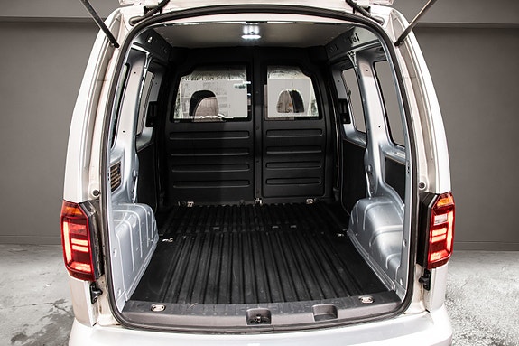 Volkswagen Caddy Alltrack 7 of 30