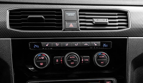 Volkswagen Caddy Alltrack 14 of 30