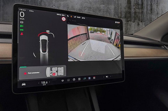 Tesla Model Y 8 of 12