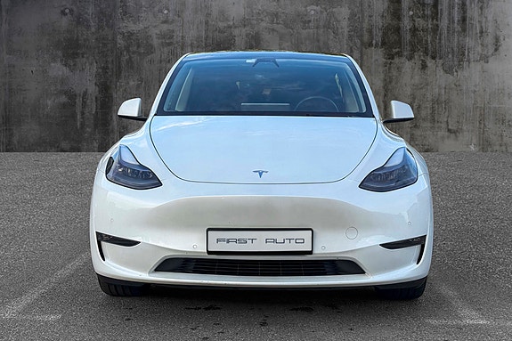 Tesla Model Y 3 of 12
