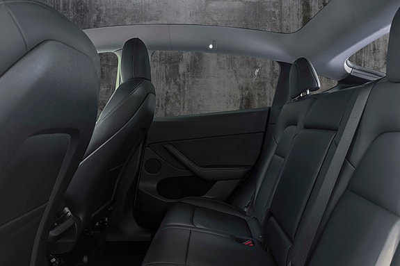 Tesla Model Y 10 of 12
