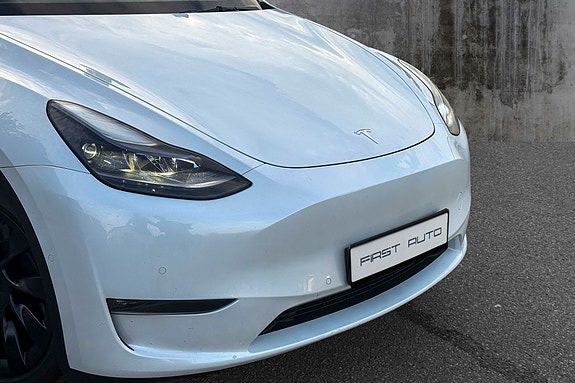 Tesla Model Y 2 of 12