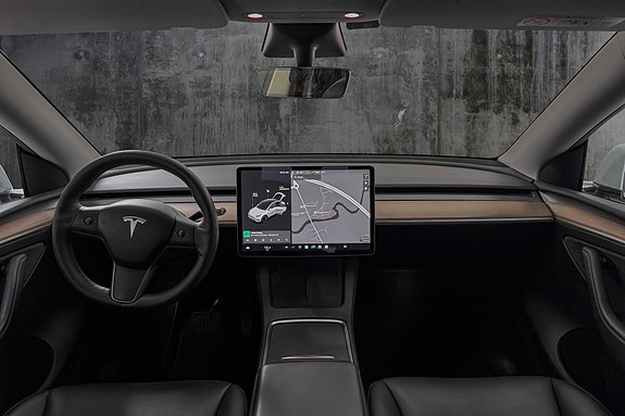 Tesla Model Y 11 of 12