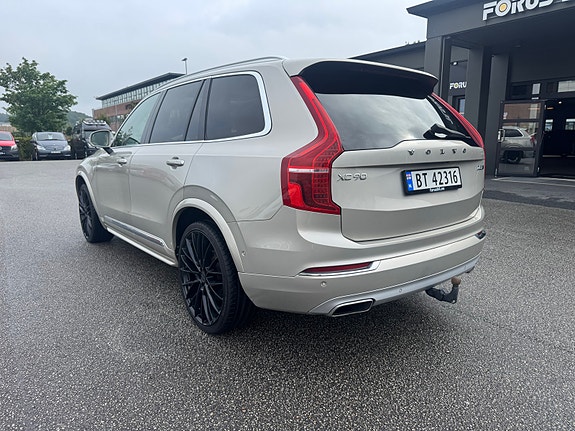 Volvo XC90 4 of 5