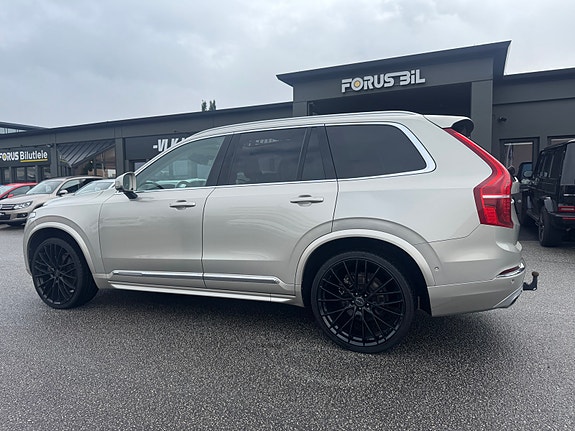 Volvo XC90 2 of 5