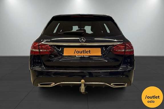 Mercedes-Benz C200 4 of 5