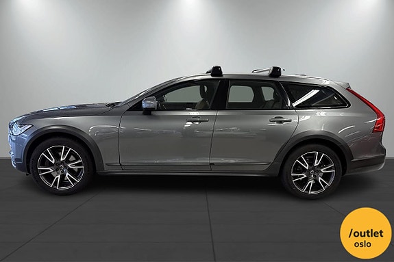 Volvo V90 Cross Country 2 of 5