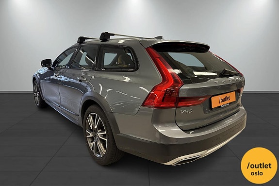 Volvo V90 Cross Country 3 of 5