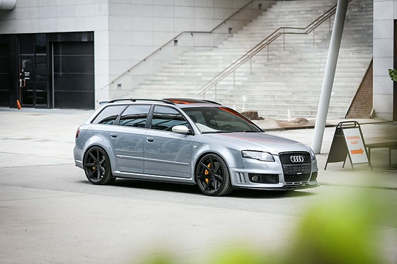 Audi RS4 2 of 13
