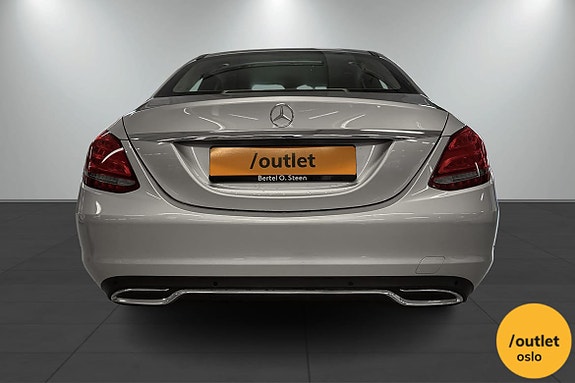 Mercedes-Benz C180 4 of 5