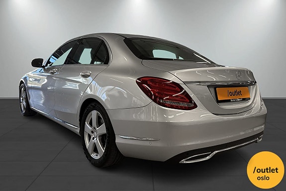 Mercedes-Benz C180 3 of 5