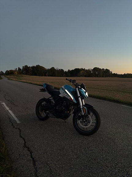 VOGE 125 R 6 of 9