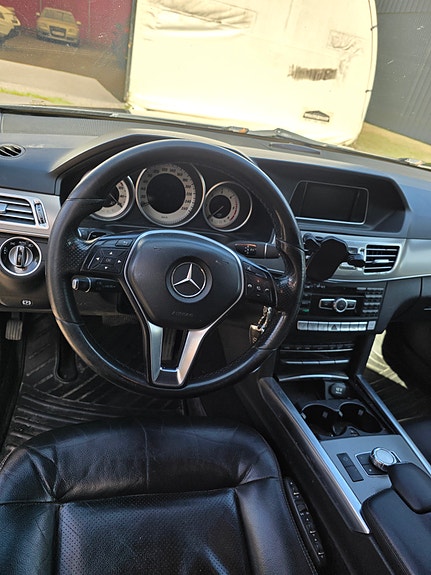 Mercedes-Benz E250 15 of 27