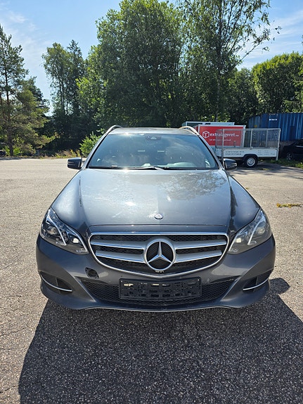 Mercedes-Benz E250 2 of 27