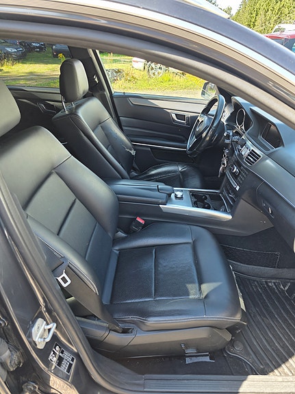 Mercedes-Benz E250 9 of 27