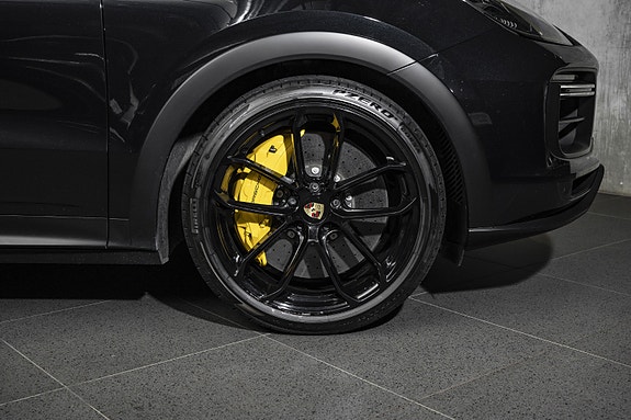 Porsche Cayenne 13 of 30