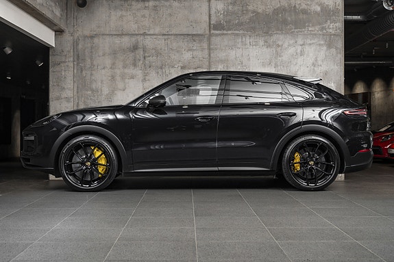 Porsche Cayenne 2 of 5