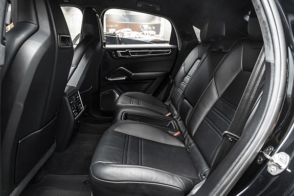 Porsche Cayenne 19 of 30