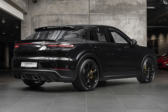 Porsche Cayenne 3 of 5