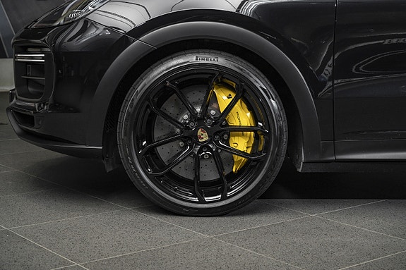 Porsche Cayenne 14 of 30
