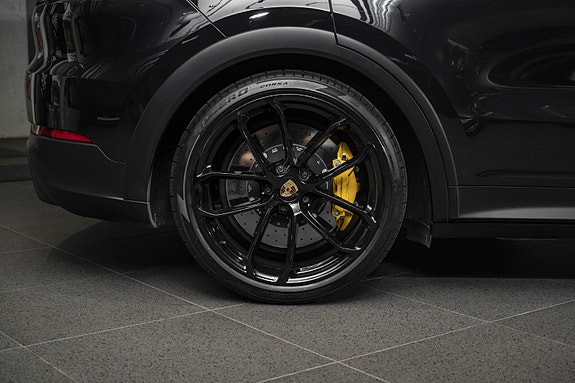 Porsche Cayenne 12 of 30