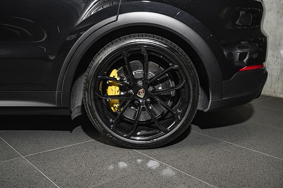 Porsche Cayenne 15 of 30