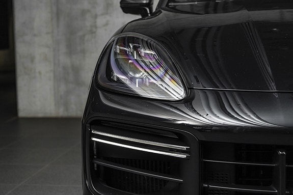 Porsche Cayenne 8 of 30