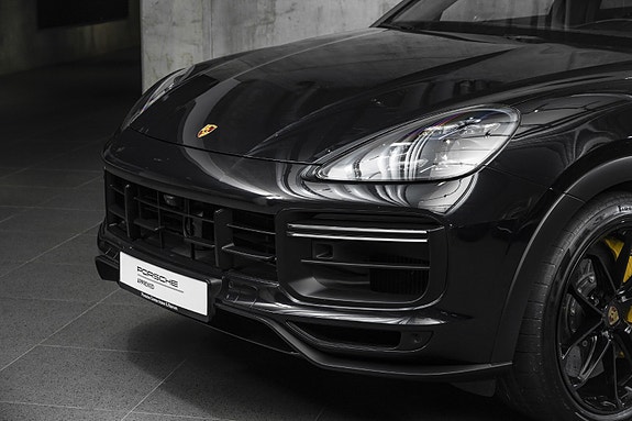 Porsche Cayenne 4 of 5