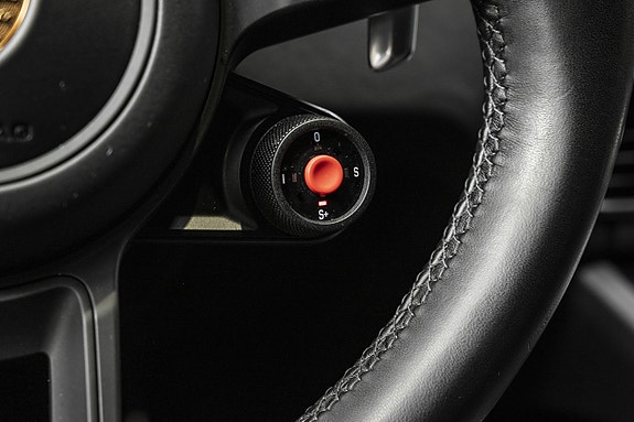 Porsche Cayenne 26 of 30