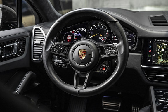 Porsche Cayenne 22 of 30