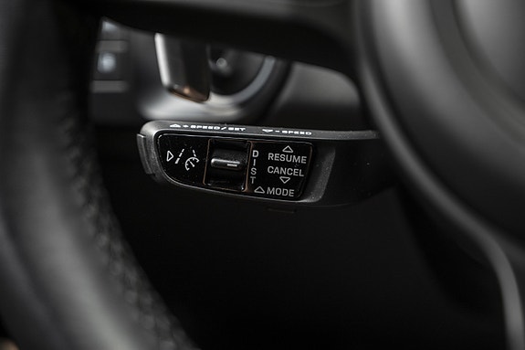 Porsche Cayenne 27 of 30