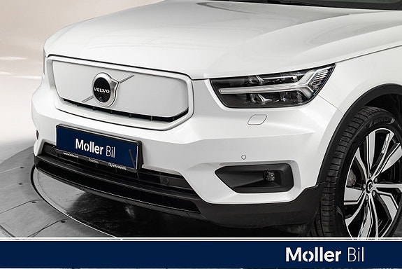 Volvo XC40 2 of 19