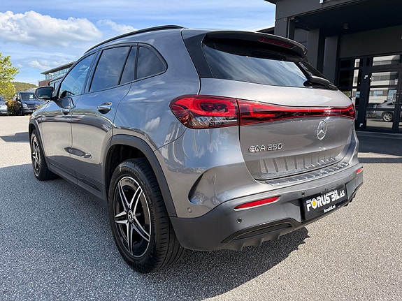 Mercedes-Benz EQA250 3 of 29