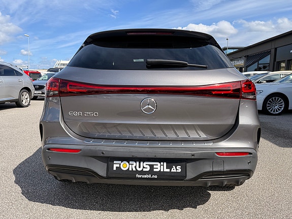 Mercedes-Benz EQA250 4 of 29
