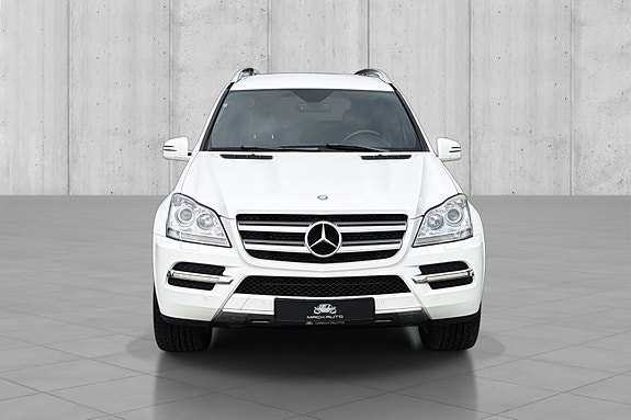 Mercedes-Benz GL350 2 of 20