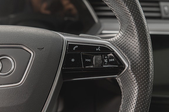 Audi e-tron Sportback 21 of 24