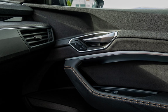Audi e-tron Sportback 14 of 24