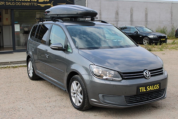 Volkswagen Touran 2 of 5