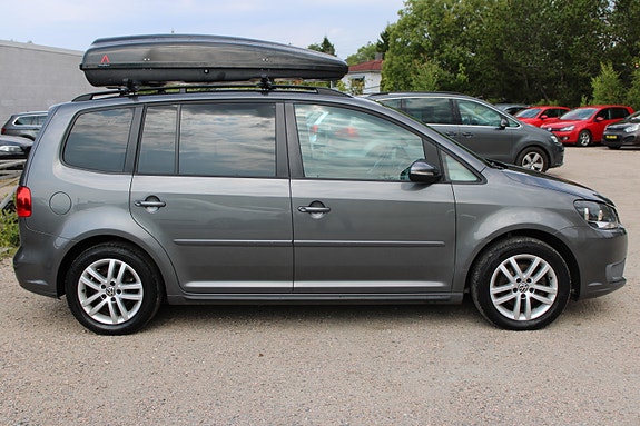 Volkswagen Touran 3 of 5