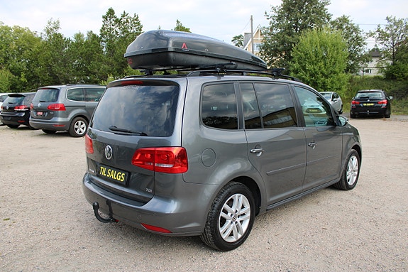 Volkswagen Touran 4 of 5