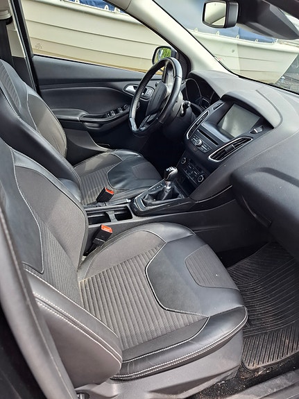 Ford Focus 5 of 9